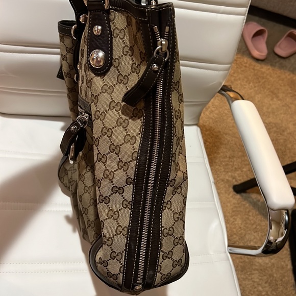 AUTHENTIC! Very good condition Gucci tote - Picture 4 of 11
